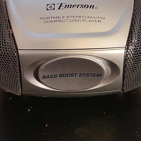 Emerson Portable Stereo am/fm Compact Disc Player - Picture 13 of 16